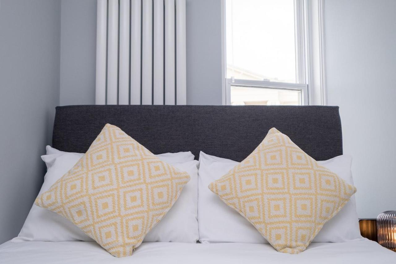 Modern Apartments With Sea Views, Steps From Brighton Beach & The Royal Pavilion Екстериор снимка